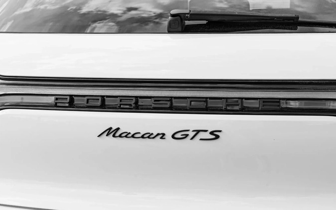 Porsche Macan cena 329000 przebieg: 13700, rok produkcji 2021 z Góra małe 301